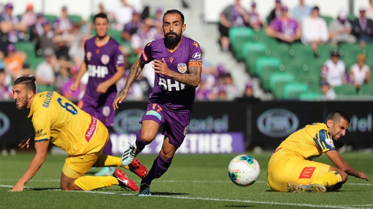 Glory v Mariners - Diego Castro and two defenders
