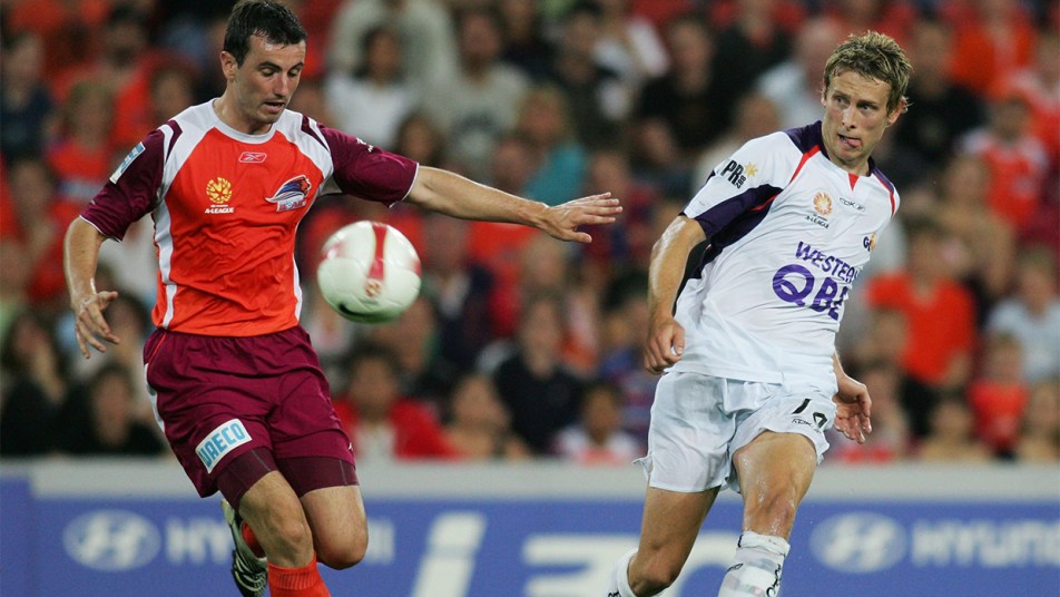 Jamie Coyne shoots v Queensland Roar in 2007