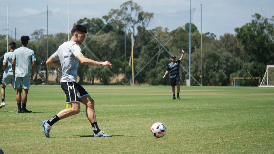Training October 2020 - Brandon Wilson on ball