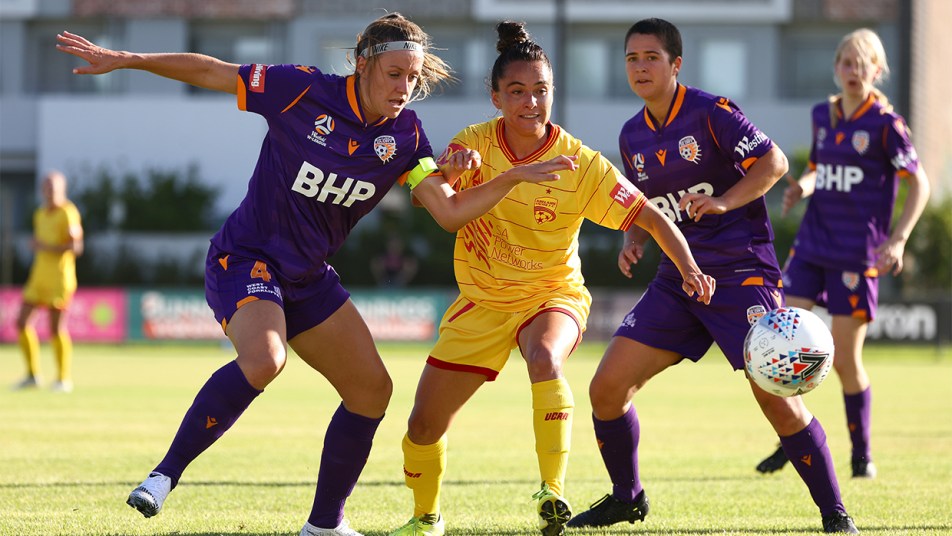 WWL Glory v Adelaide United- Natasha Rigby tussling
