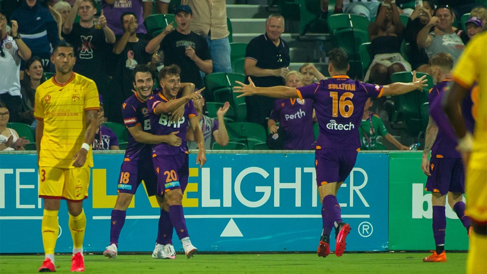Glory v Adelaide United 2021 - Carlo Armiento celebrates