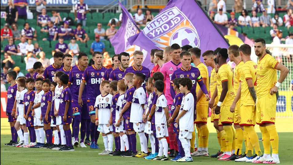 Glory v Adelaide United - teams shake hands