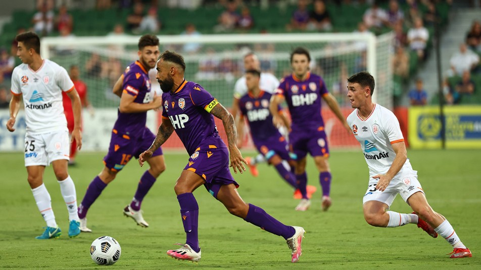 Glory v Roar 2021 - Diego Castro on the ball