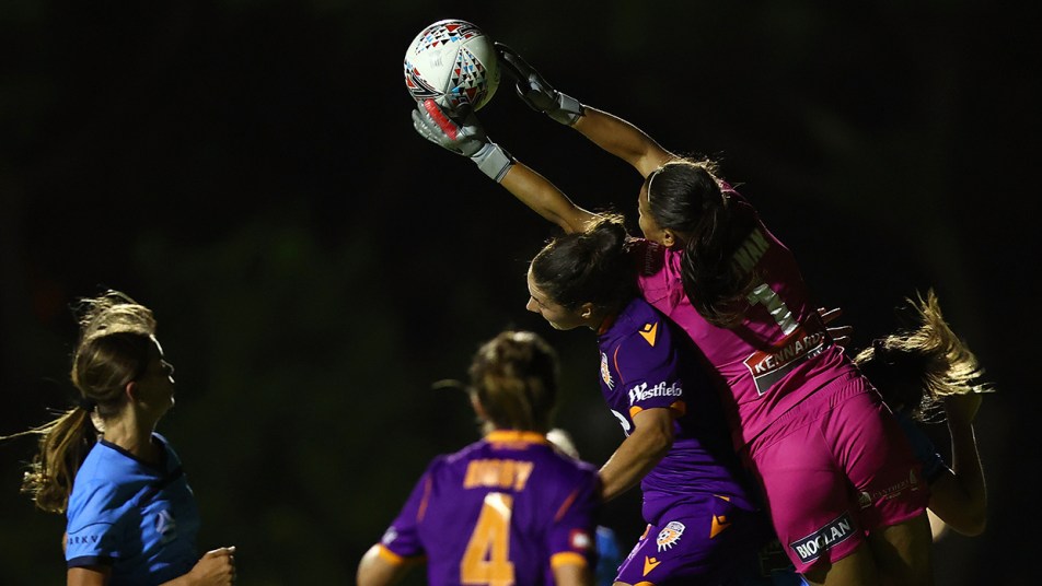 WWL - Glory v Sydney FC - action shot