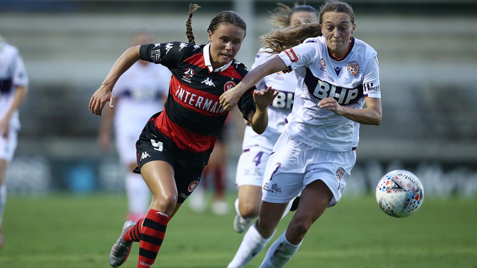 WWL - WSW v Glory - Elizabeth Anton challenging