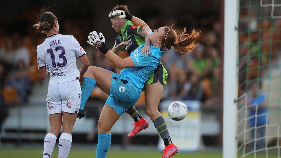 Canberra Utd v Glory - March 2021 - Lily Alfeld challenge