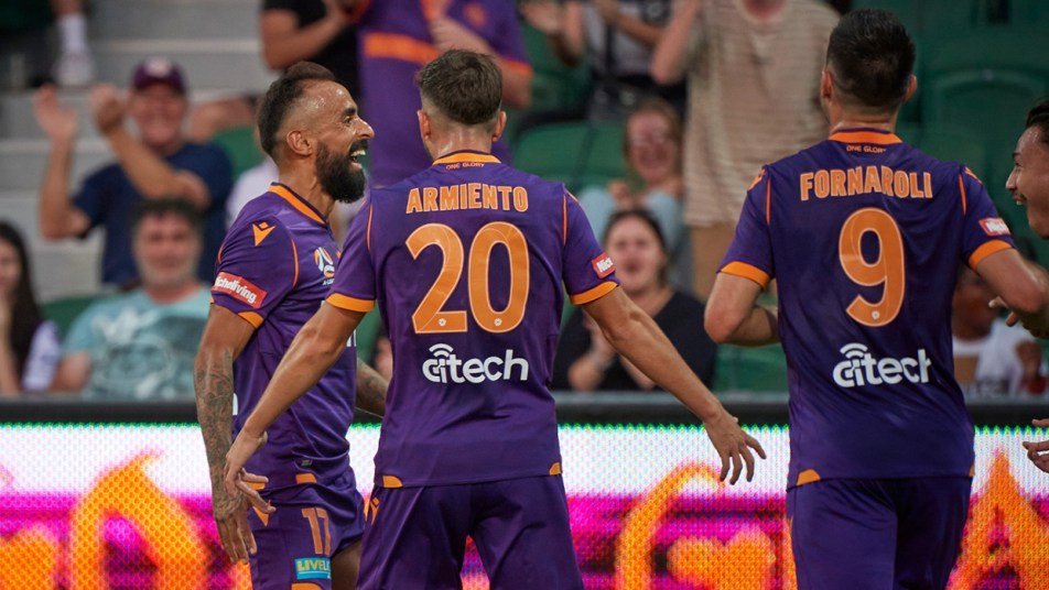 Glory v Roar 2021 - Fotoenzo - Diego Castro celebrates
