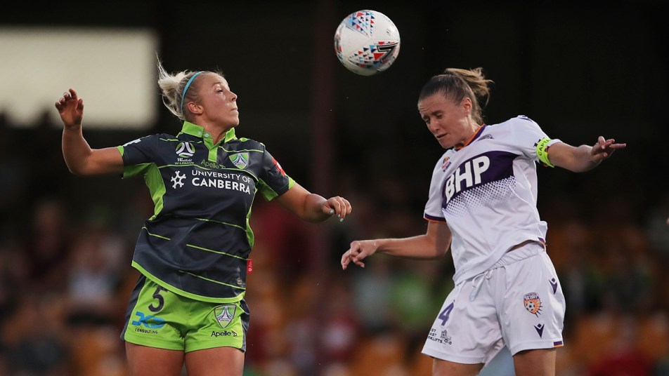 WWL - Canberra United v Glory - Natasha Rigby heading
