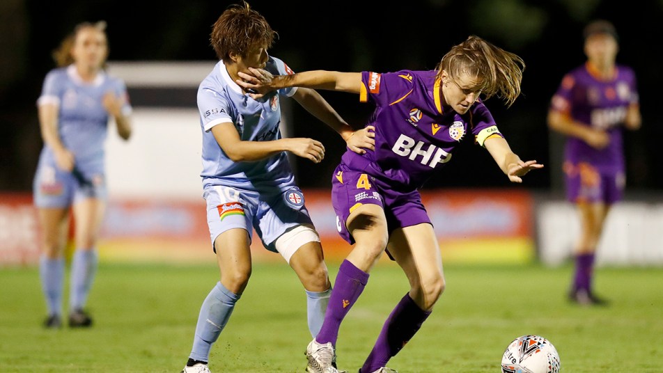 WWL - Melbourne City v Glory - Natasha Rigby on the ball