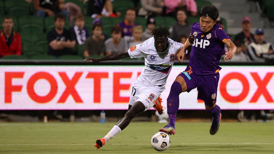 Glory v Jets - Kosuke Ota racing away