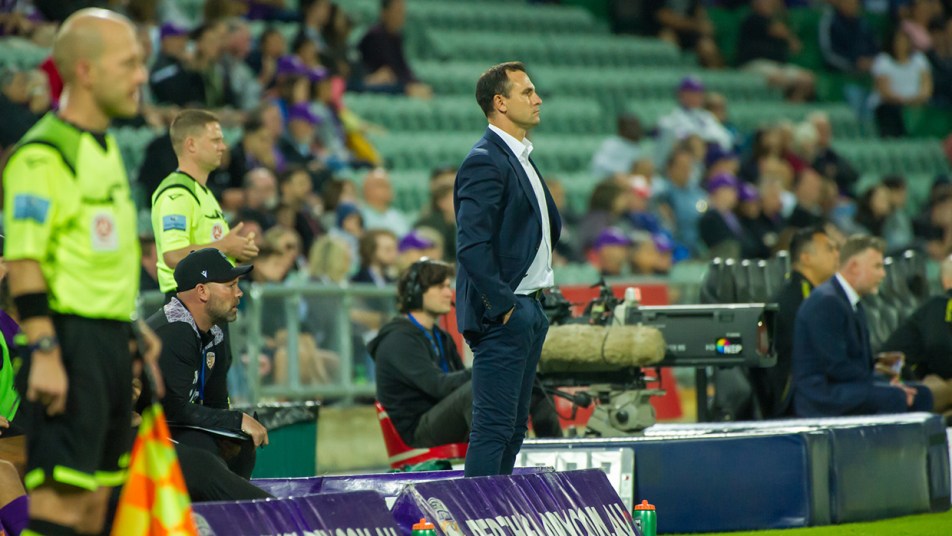 Glory v Phoenix 2021 - Richard Garcia on the bench