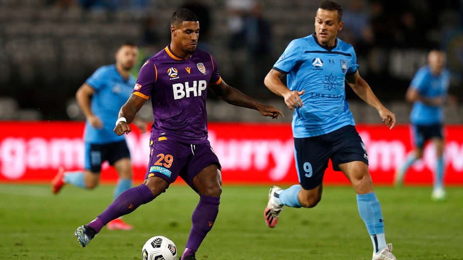 Sydney FC v Glory 2021 - Darry Lachman on the ball