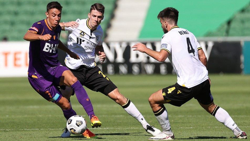 Glory v Macarthur FC - Chris Ikonomidis makes his move