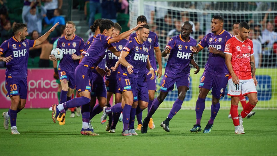 Glory v Phoenix 2021 - Joel Chianese celebrates - Fotoenzo