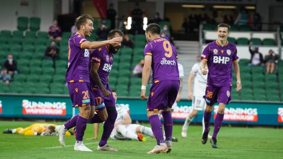 Glory v Victory 2021 - players celebrate