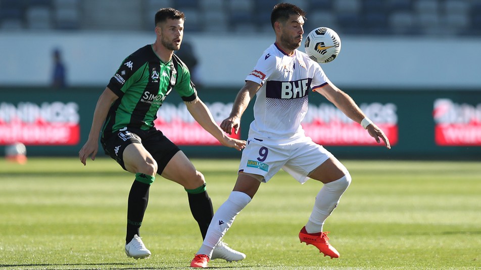 Western United v Glory 2021 - Bruno Fornaroli chests the ball