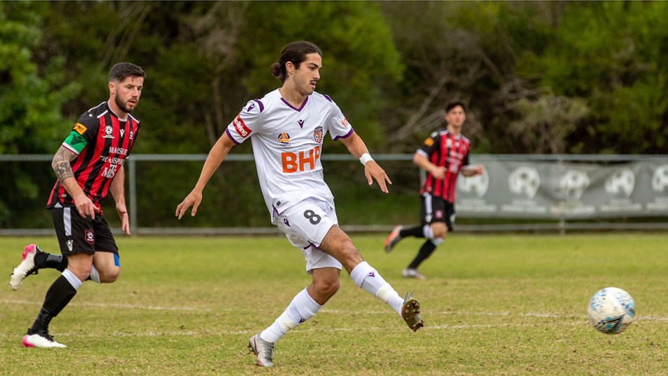 NPL 2021 - Armadale v Glory - Aidan Edwards passes