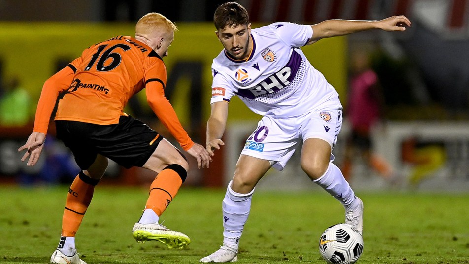 Roar v Glory 2021 - Carlo Armiento on the ball