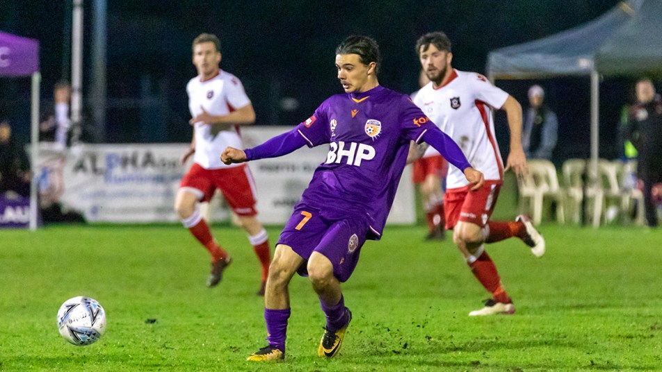 NPL 2021 - Glory v Armadale - Charlie Leech on the ball