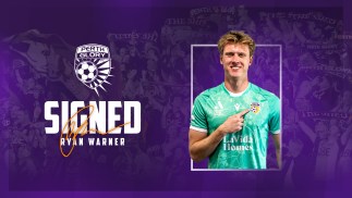 Goalkeeper Warner signs new contract